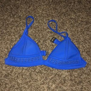 NWOT triangl bikini top
